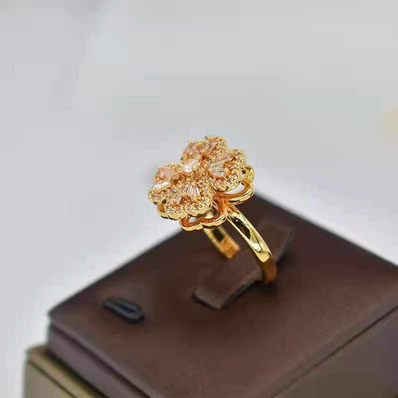 【R01】Rotating Four-leaf Clover Ring -size adjustable