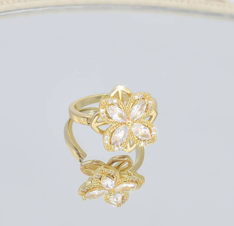 【R03】Rotating Four-leaf Clover Ring  -size adjustable